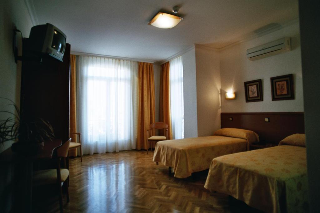 מדריד Hostal Luis XV מראה חיצוני תמונה