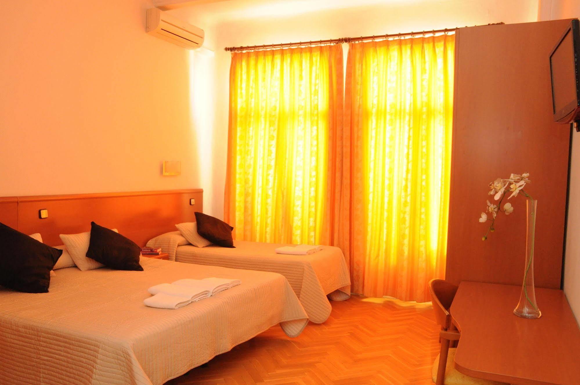 מדריד Hostal Luis XV מראה חיצוני תמונה