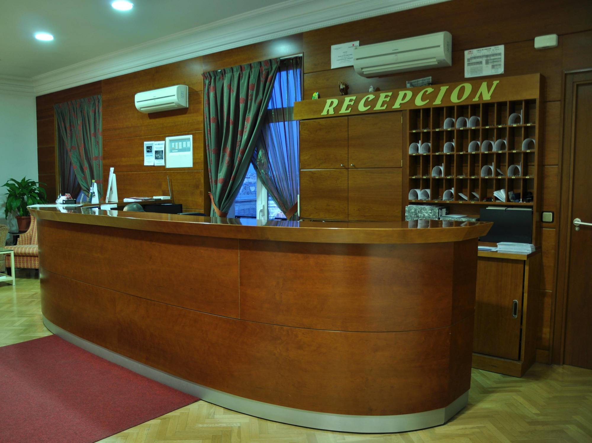 מדריד Hostal Luis XV מראה חיצוני תמונה