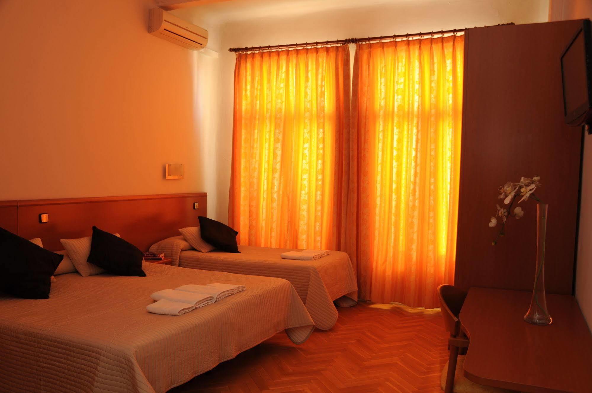 מדריד Hostal Luis XV מראה חיצוני תמונה