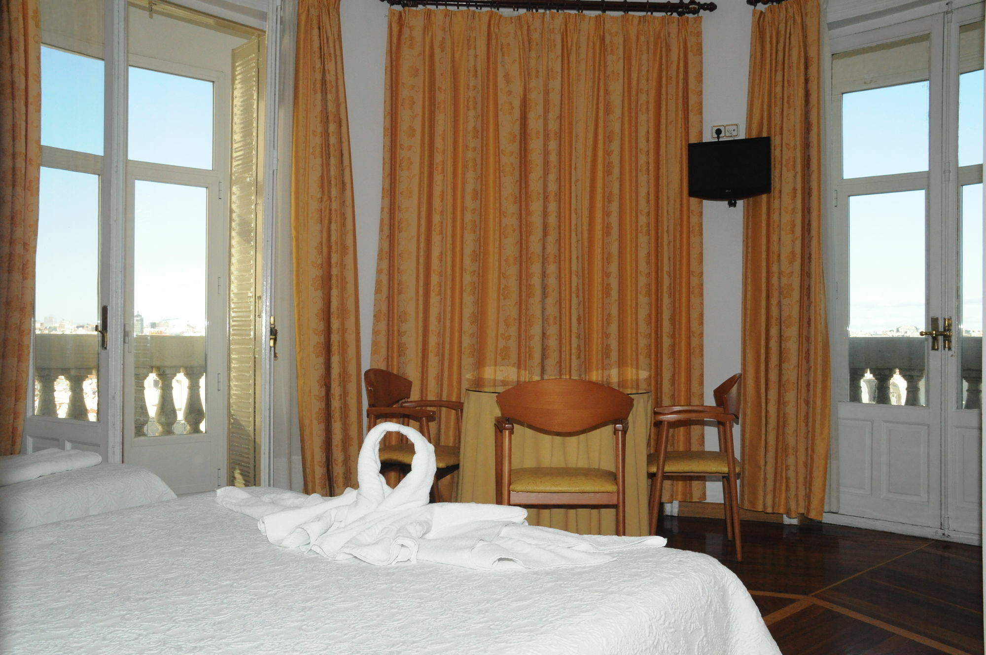 מדריד Hostal Luis XV מראה חיצוני תמונה