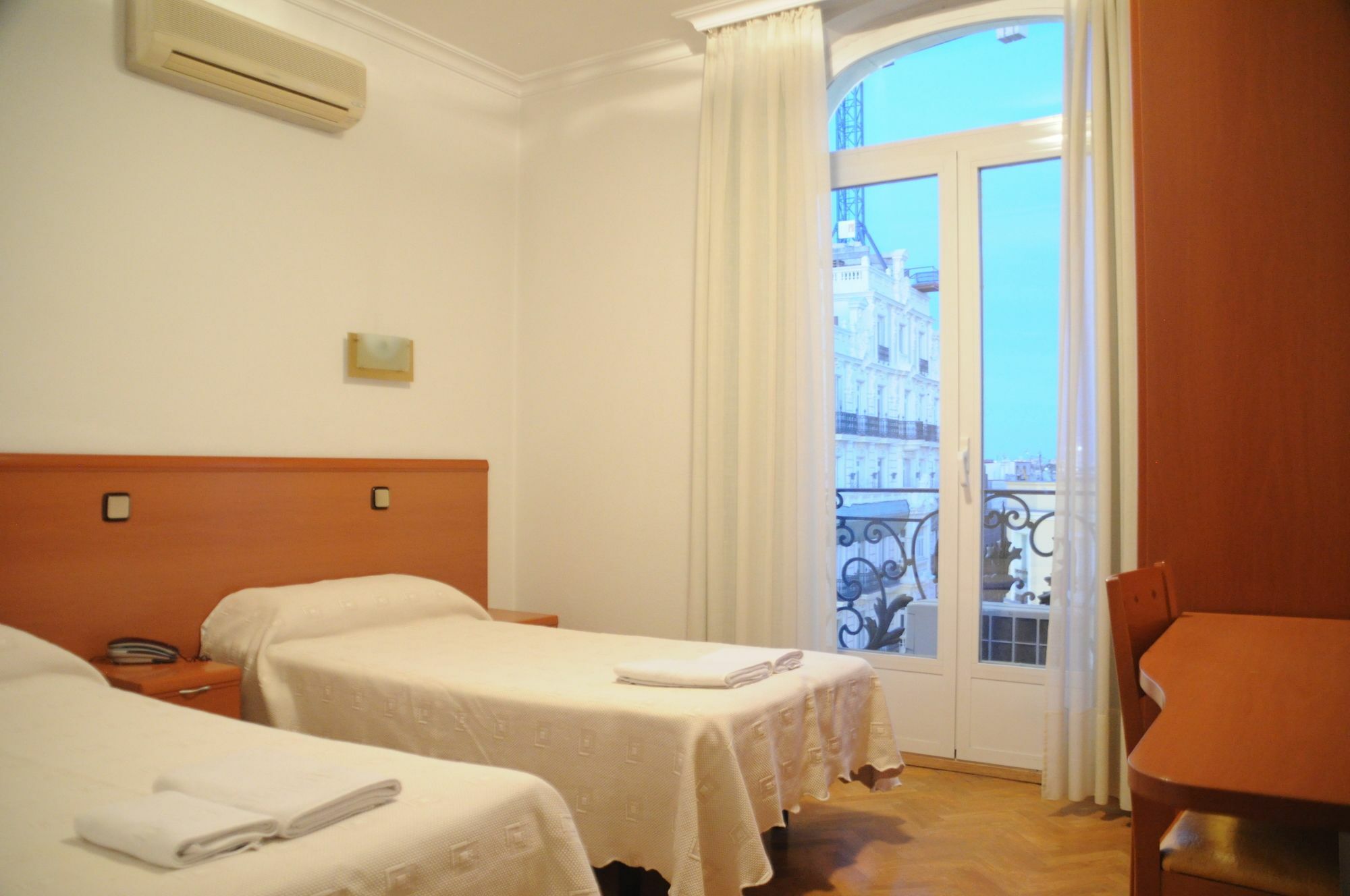 מדריד Hostal Luis XV מראה חיצוני תמונה