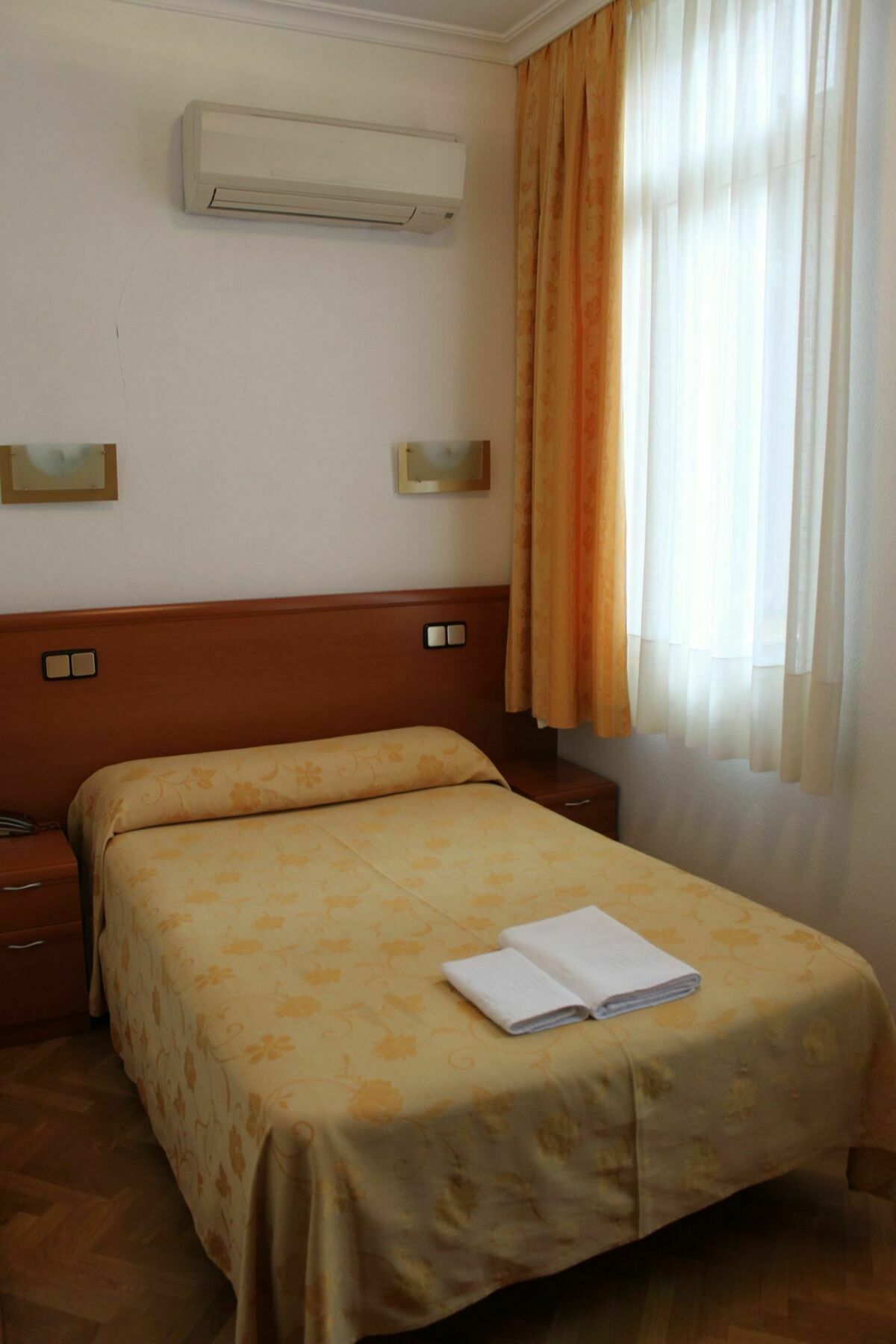 מדריד Hostal Luis XV מראה חיצוני תמונה