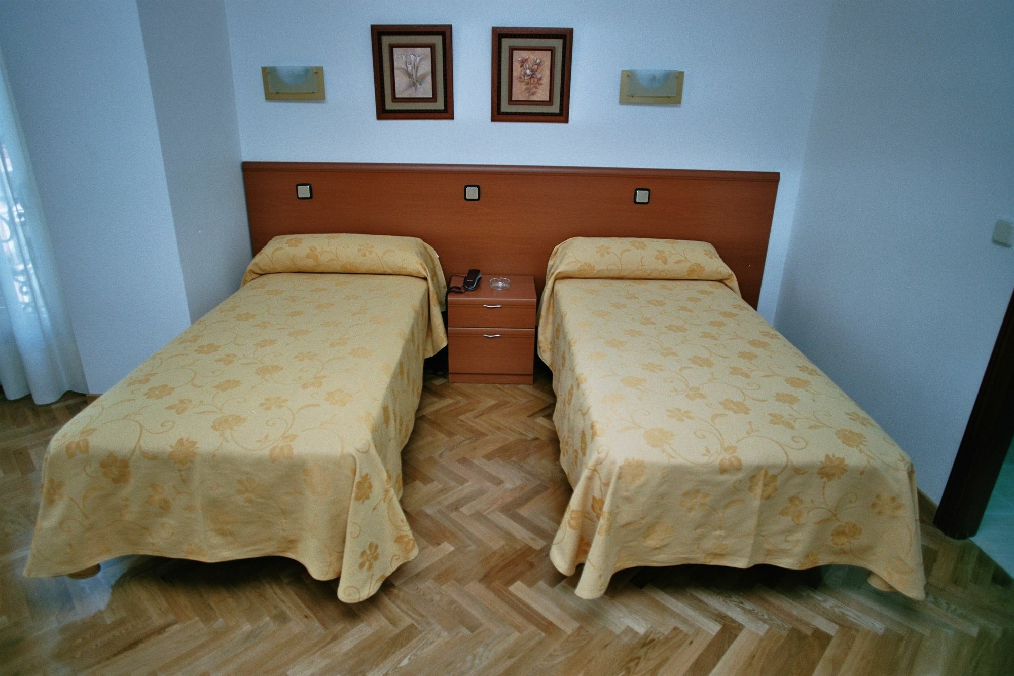 מדריד Hostal Luis XV מראה חיצוני תמונה